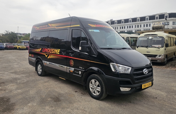 Xe Limousine tiễn đón Hạ Long