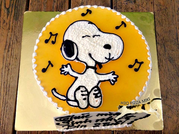 Bánh mousse chanh leo tròn cơ bản 18cm trang trí Snoopy