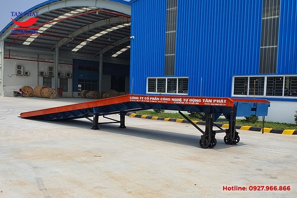 gia-cau-dan-xe-nang-len-container