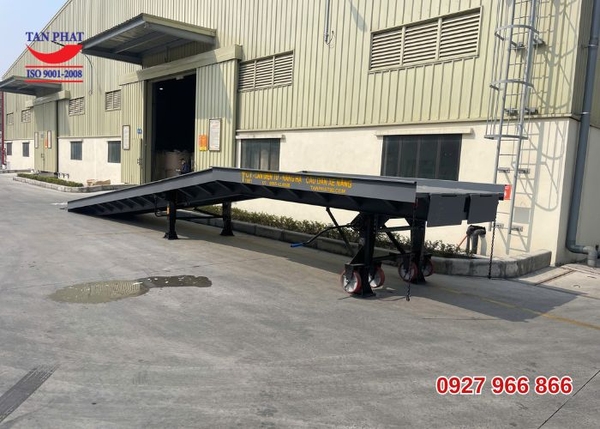 cau-dan-xe-nang-12-tan-dai-11m