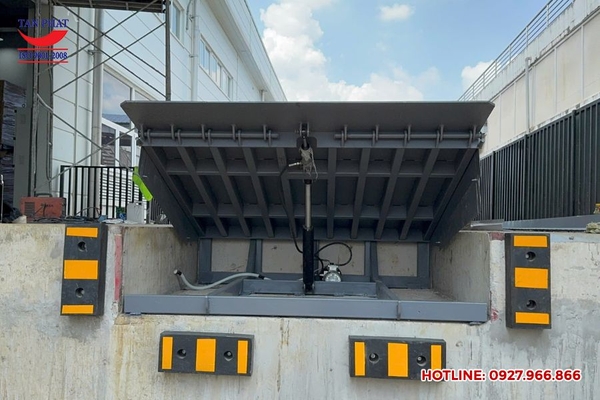 dock-leveler-thiet-ke-theo-yeu-cau