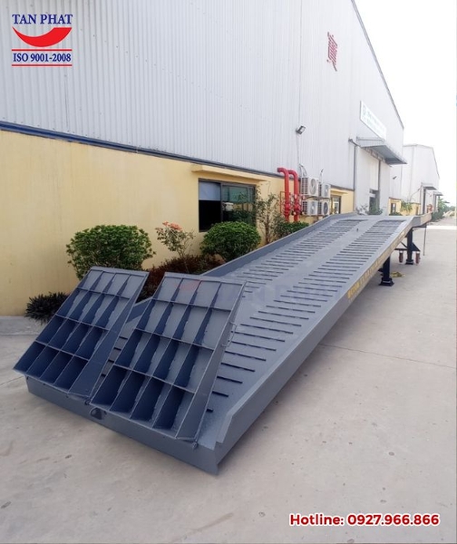 gia-cau-dan-xe-nang-len-container