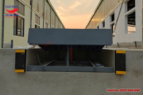 dock-leveler-15-tan