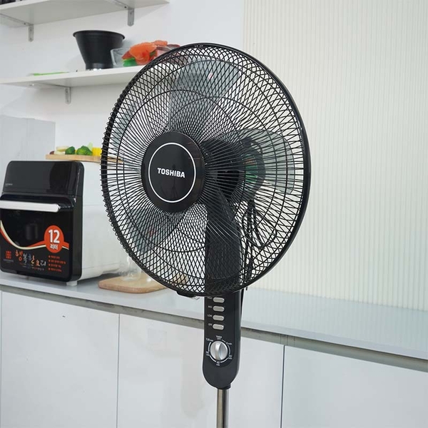 Quạt Đứng Toshiba F-LSA10(K)VN