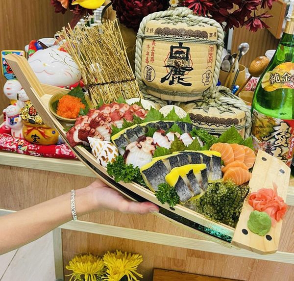 [Dài 65cm - Sơn đen] Khay thuyền gỗ đựng sushi - khay gỗ thuyền đựng sashimi thuyền gỗ sushi - Gỗ thông