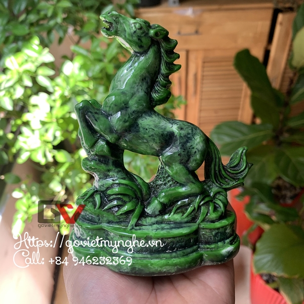 Tượng Đá Trang Trí Ngựa Phong Thủy - Tượng ngựa phong thủy để bàn làm việc - Màu Xanh Lục Bích - Cao 12cm