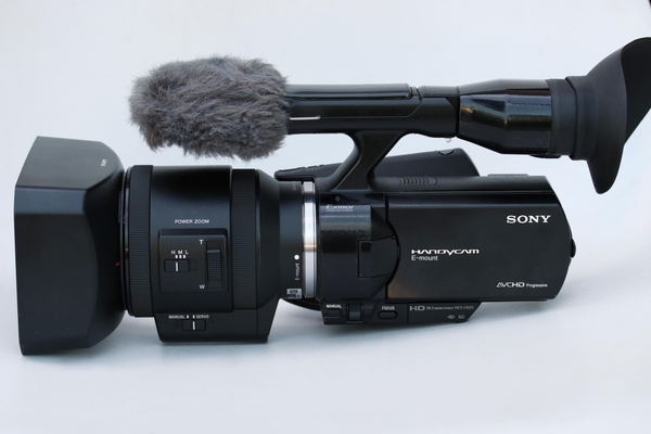 Sony NEX-VG20 Len Sony18-200mm F3.5-6.3 OSS