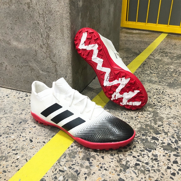Giày Bóng Đá Adidas Nemeziz 18.3 Trắng Mũi Đen Cổ Chun Đế Đỏ TF