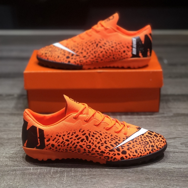 giay-bong-da-nike-mercurial-academy-cr7-cam-den-da-bao-tf