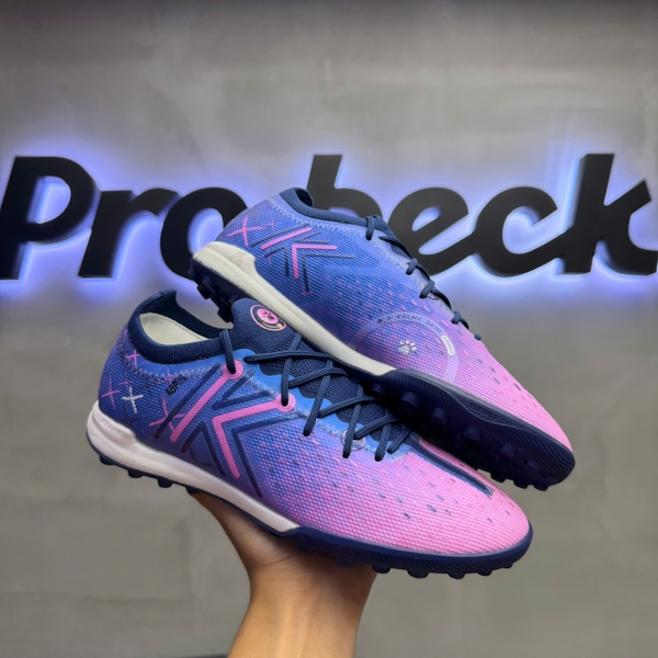 giay-bong-da-kelme-5-0-tf-9521zx1324-xanh-hong