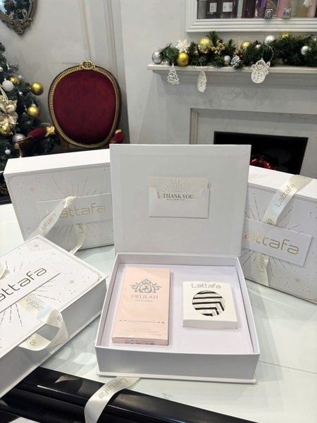 Hộp Quà Lattafa Maison Alhambra Delilah 100ml tặng kèm khăn