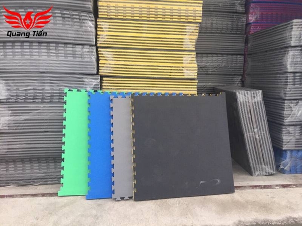 Thảm xốp phòng tập võ thuật , thể dục , thể thao , boxing , gym 1mx1m màu ghi đen (1 tấm)