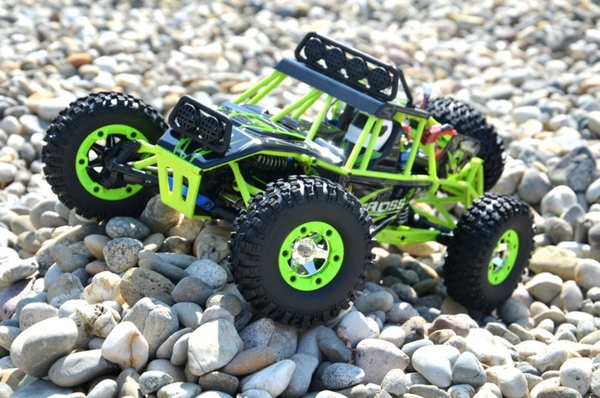 xe rock crawler điều khiển tốc độ