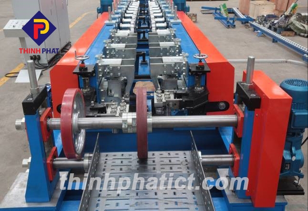 Máy lốc sản xuất thang máng điện 