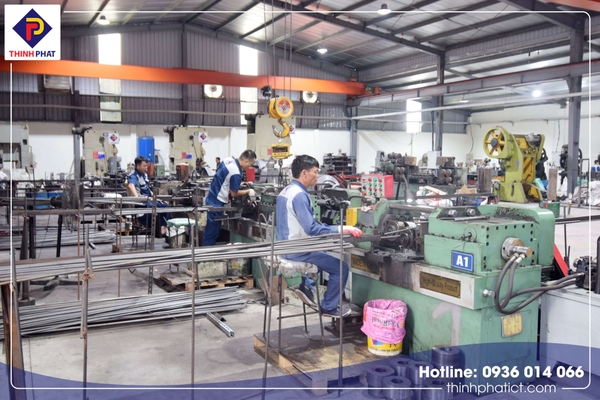  Cân cảnh hệ thống máy gia công ty rem Thịnh Phát