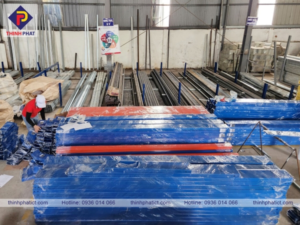 Thành phẩm máng cáp tại nhà máy Thịnh Phát