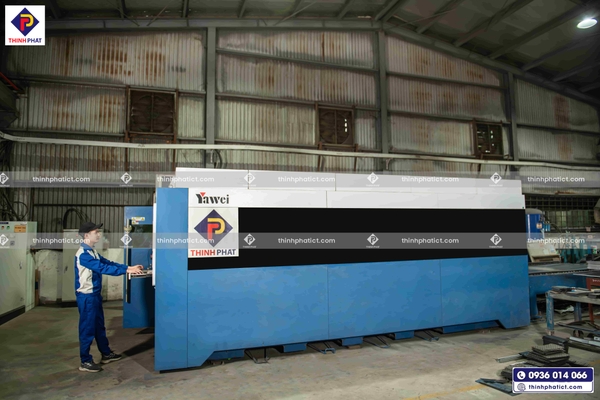 Máy Laser CNC công suất lớn sản xuất thang máng cáp Thịnh Phát