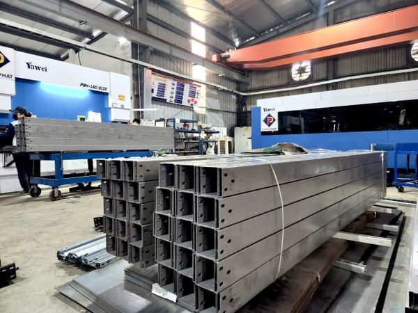 máng cáp tại nhà máy Thịnh Phát