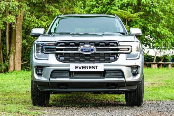 Ford Everest Ambiente 2.0L 4x2 AT (1 cầu, số tự động)