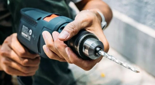 MÁY KHOAN CẦM TAY LÀ GÌ? CÔNG DỤNG VÀ PHÂN LOẠI MÁY KHOAN CẦM TAY