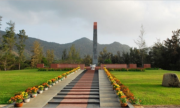 Du lịch Côn Đảo - Viếng thăm nghĩa trang Hàng Keo