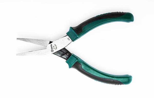 Kìm mũi dẹp nhỏ H/L 5.5 inch SATA 70614A - 5.5