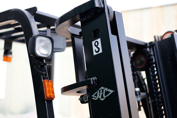 Xe nâng dầu diesel sự lựa chọn hoàn hảo cho mọi công việc
