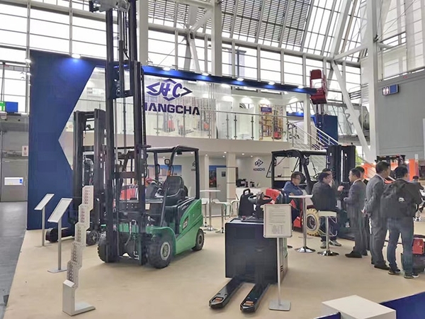 Xe nâng hàng loại nào phù hợp với doanh nghiệp của bạn?