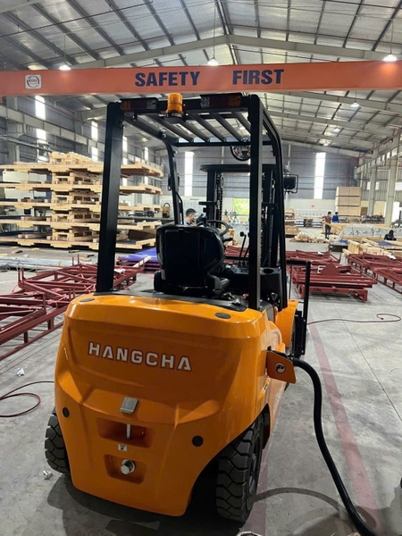 xe-nang-dien-hang-cha-3T-pin-lithium-ion