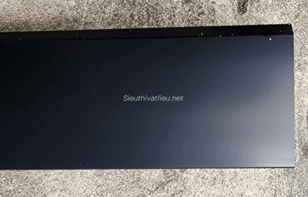 Len tường nhựa SK79-13 màu đen trơn không vân