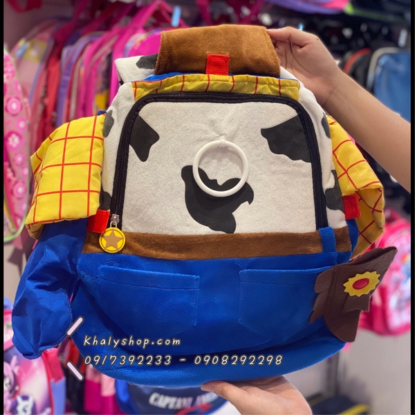 Balo vải kèm nón 14''inch 1 ngăn hình Woody Toy Story màu vàng cho trẻ em, bé trai (Disney) - 48BLTOY0058 - (31x10x32cm)