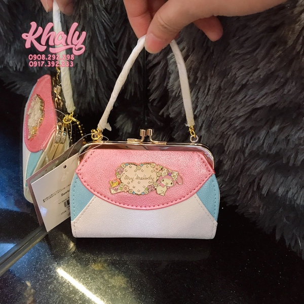 Bóp ví tiền có quai xách cầm tay mini nút bật da mềm 1 ngăn hình Hello Kitty màu hồng cho bé gái, bạn nữ (Nhật Bản) - (12x3x9cm) - 76MM1653
