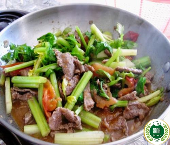 Bò Xào Cần Tỏi