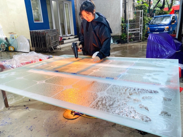 Vách kính điêu khắc hoa văn không màu Coba Artglass