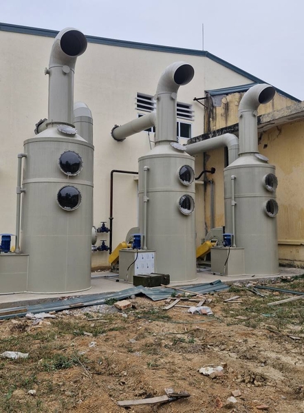 Tháp hấp thụ trong mô hình sản xuất xanh, giảm phát thải carbon.