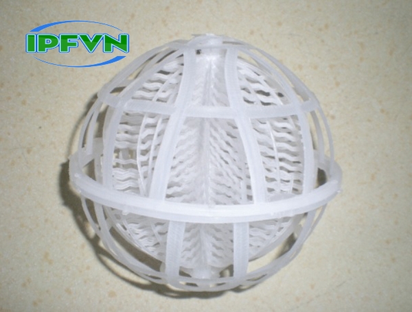 Tại sao giá thể vi sinh dạng cầu D50 là giải pháp tiết kiệm không gian cho các hệ thống xử lý nước thải trong các khu công nghiệp.