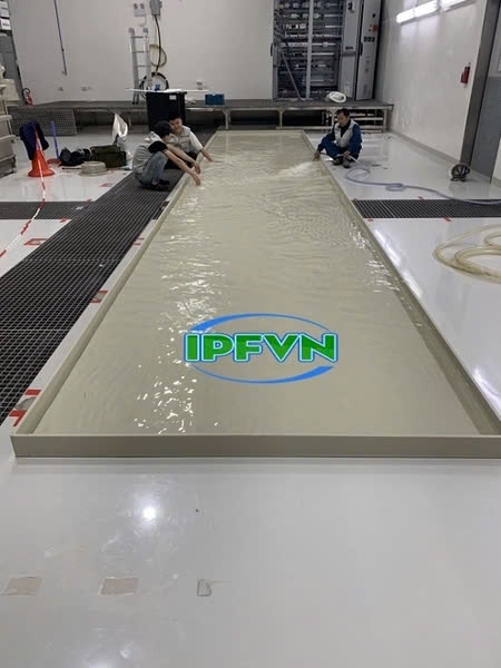 So sánh khay nhựa PP và khay inox đựng hóa chất – Nên chọn loại nào?