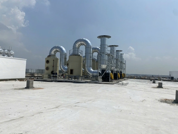 So sánh tháp hấp thụ ướt và tháp hấp phụ than hoạt tính – Ưu nhược điểm từng loại