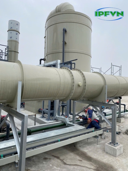 Tháp hấp thụ trong hệ thống xử lý khí thải phòng thí nghiệm