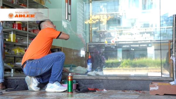 NHỮNG SỢ CỐ THƯỜNG GẶP KHI KHÔNG LẮP ĐẶT ĐỒNG BỘ PHỤ KIỆN KÍNH