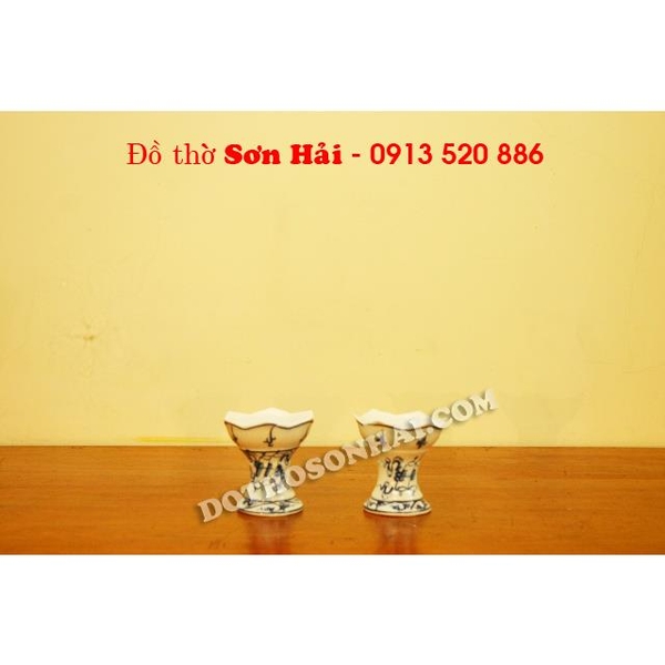 Chân nến bằng gốm sứ Bát Tràng men lam giả cổ, cao 8cm. Giá 1 chiếc