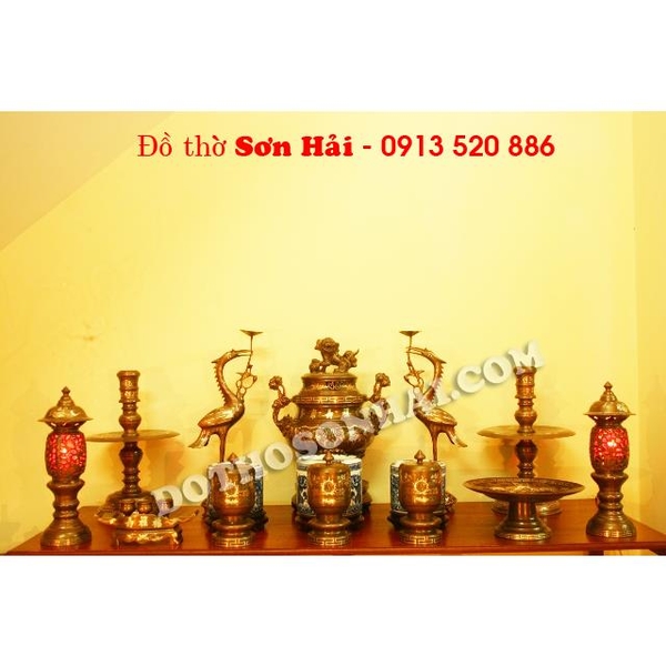 Bộ đồ thờ gia tiên bằng đồng đỏ khảm tam khí Việt Nam, đỉnh đồng cao 60cm