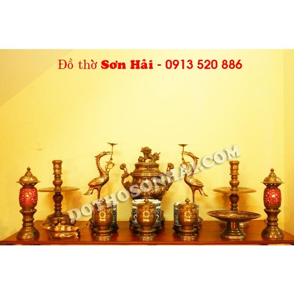 Bộ đồ thờ cúng bằng đồng đỏ khảm tam khí Việt Nam cao 70cm