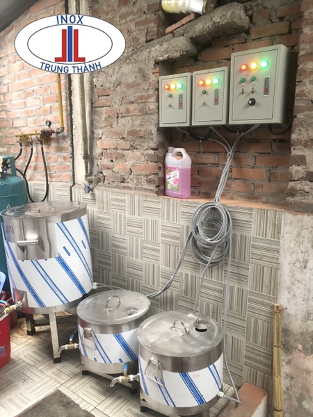 3 nồi nấu phở tại nhà khách hàng 