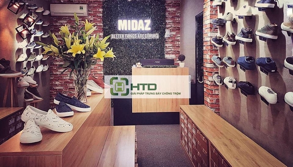 Giá, kệ trưng bày giày dép của HTD VIỆT NAM đang được sử dụng tại MIDAZ Việt Nam