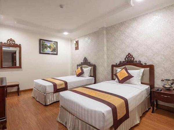 Thi công giấy dán tường tại khách sạn Long Anh Sapa Lào Cai