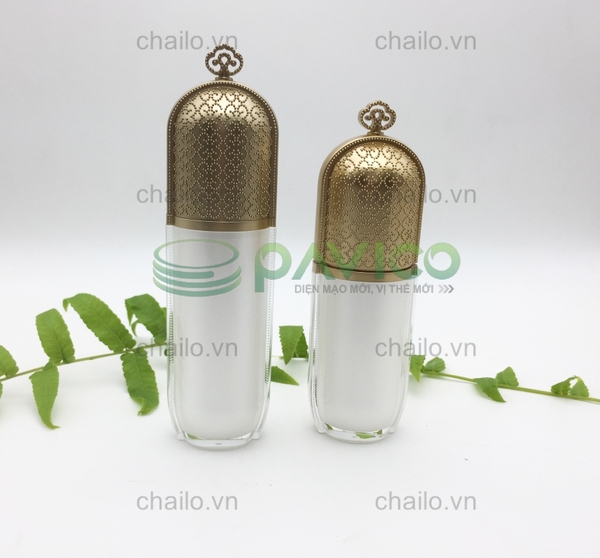 bo-doi-2-lo-dung-my-pham-nap-bom-kem-ac-47