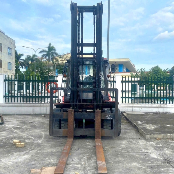 xe nâng cũ 7 tấn nâng cao 5 mét