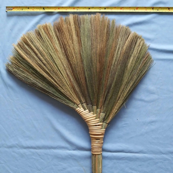 STRAW GRASS BROOM