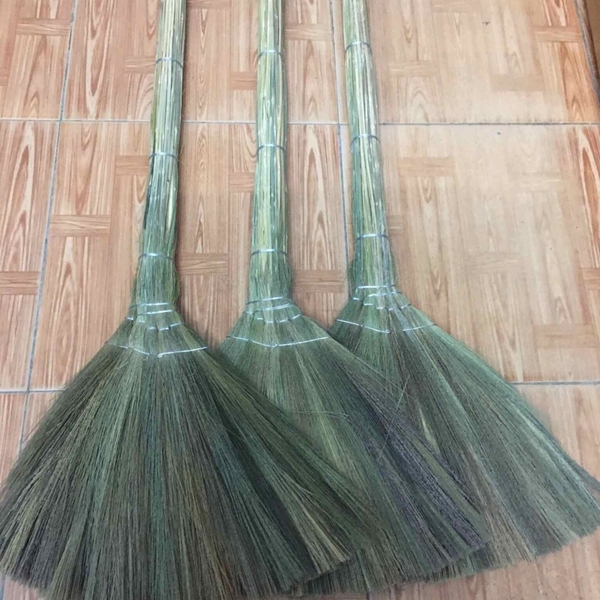 STRAW GRASS BROOM